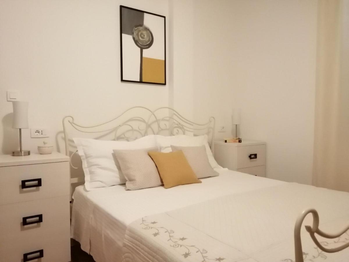 Apartments Jelka Postira Εξωτερικό φωτογραφία